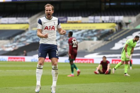 Irreplaceable Kane tames Wolves